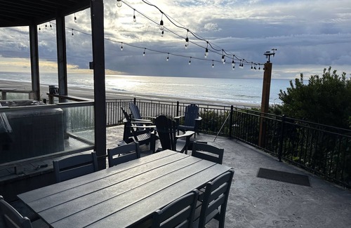 Gleneden Beach Apartamento | Luxury beachfront property with amazing views, hot tub and steps to the beach.