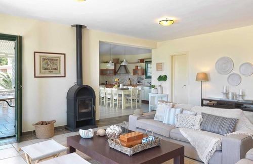 Kilada Villa | Villa Aria - Villa de lujo frente al mar con piscina y pista de tenis