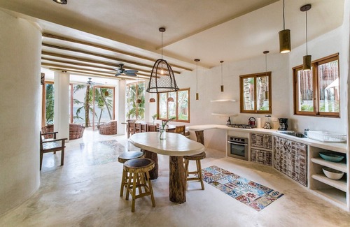 Zona Hotelera Casa | 5BR Beachfront Zorba Villa - ¡Villa espaciosa junto a la playa directamente en la playa de Tulum!