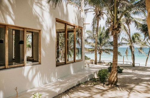 Zona Hotelera Casa | 5BR Beachfront Zorba Villa - ¡Villa espaciosa junto a la playa directamente en la playa de Tulum!