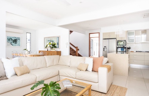 Kingscliff Casa | Luxury Beachside Home with pool - Pet Friendly, School Holiday Discounts