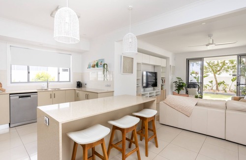 Kingscliff Casa | Luxury Beachside Home with pool - Pet Friendly, School Holiday Discounts