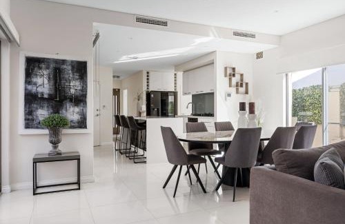 North Coogee Casa | Luxury Beachside Residence