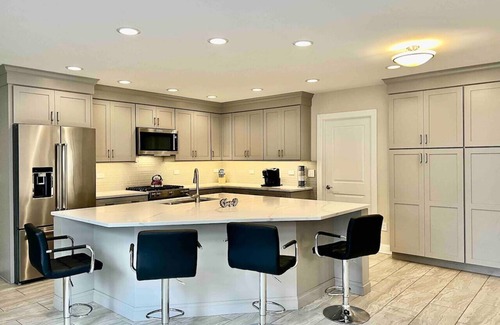 Fox Valley Casa | Luxury Bliss: Opulent 5BR/3.5BA Delightful Escape