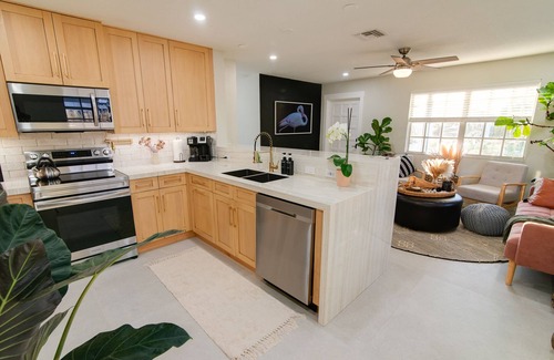 Southwest Casa | Luxury Boho Cottage Fully Fenced In Near Beach, Zoo & Shopping