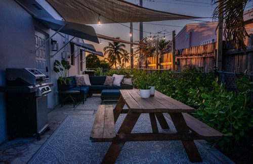Southwest Casa | Luxury Boho Cottage Fully Fenced In Near Beach, Zoo & Shopping