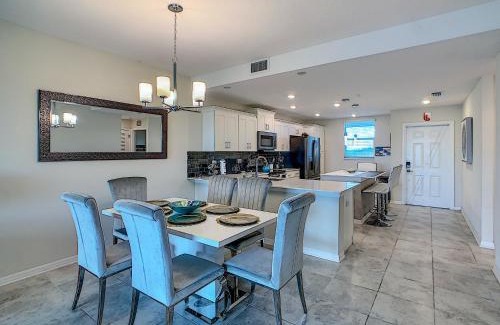 Kissimmee Casa | Luxury Brand NEW 2 bedroom apt near DISNEY!