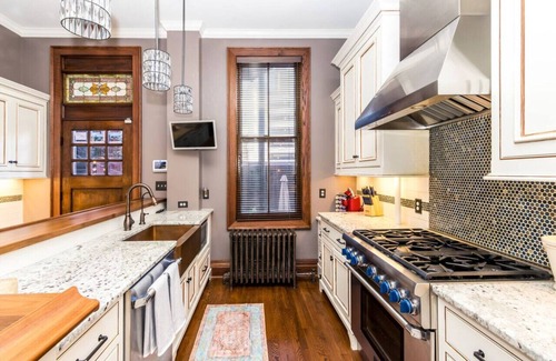 Downtown Cincinnati Casa | Luxury Brownstone | Walk to ALL | Washington Park