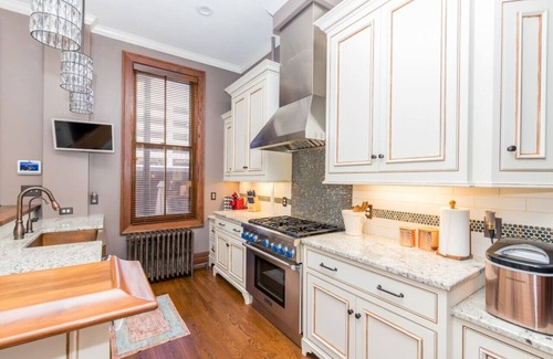 Downtown Cincinnati Casa | Luxury Brownstone | Walk to ALL | Washington Park