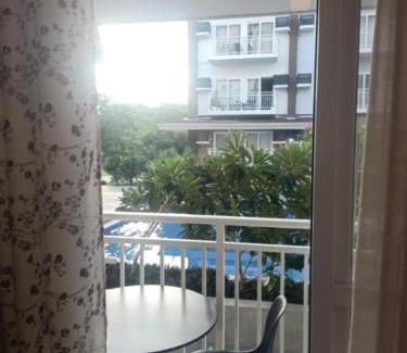 Mactan Export Processing Zone Apartamento | Luxury Budget one Bedroom with living room and Kitchen Rest and fly at Amani Grand Resort