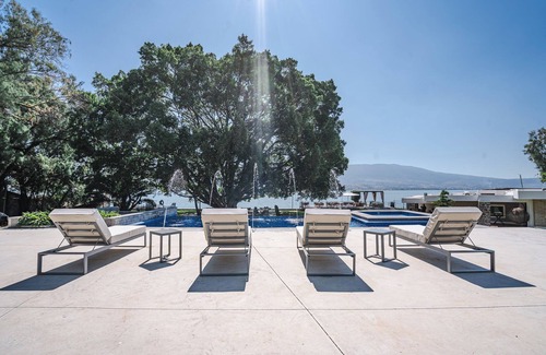 Cajititlan Casa | Luxury Bungalow Lake view Cajititlan