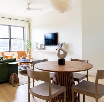 Hillsboro Village Casa | Luxury by Music Row Belmont Vanderbilt FREE Parking