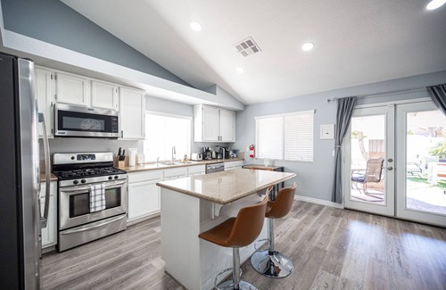 Green Valley Casa | Luxury by the strip 5 star home close to LVB and airport. Great family home.