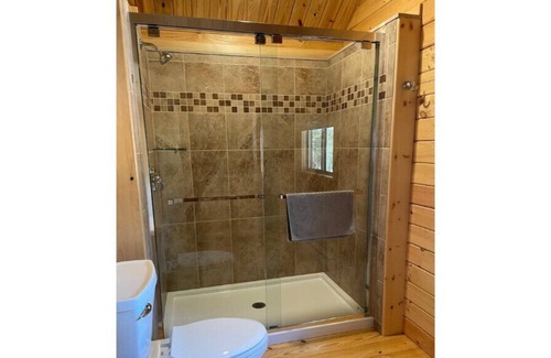 Grier City-Park Crest Casa | Luxury Cabin at Historic Lakewood Park w/ Linens - A
