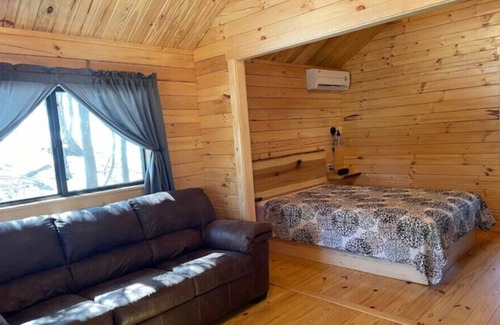 Grier City-Park Crest Casa | Luxury Cabin at Historic Lakewood Park w/ Linens - A