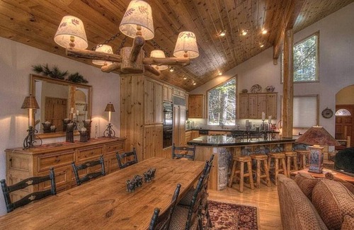 Truckee Casa | ¡Ven a disfrutar de Tahoe Donner en lujo este verano!