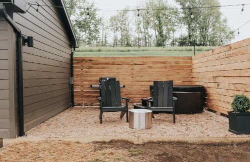 Strasburg Casa | Luxury Cabin getaway with hot tub and stunning views