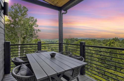 Sevierville Casa | Luxury Cabin W Indoor Pool, Hot Tub & Game Room