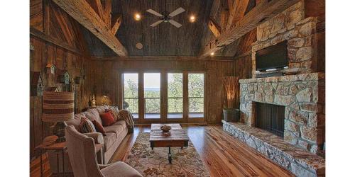 Wimberley Casa | Luxury Cabins @Stony Ridge-Emerald