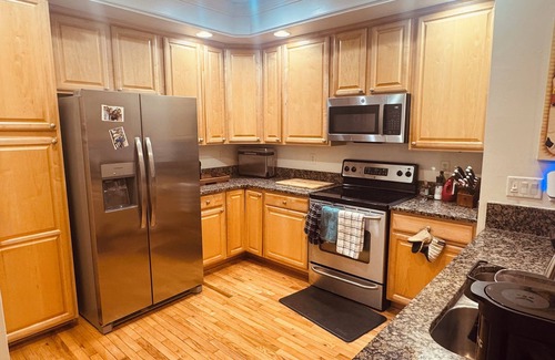 Charlotte Casa | Luxury Canvas & Charm Retreat in Charlotte 28217
