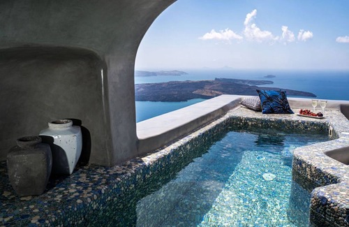 Imerovigli Villa | Villa cueva de lujo, vista a la caldera, piscina climatizada
