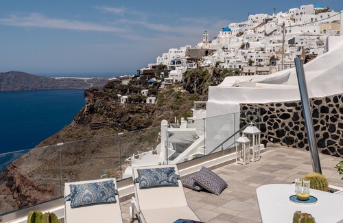 Imerovigli Villa | Villa cueva de lujo, vista a la caldera, piscina climatizada