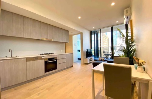 Adelaide Central Business District Apartamento | Luxury CBD Beach Vibes-Queen Bed-Gym-BBQ
