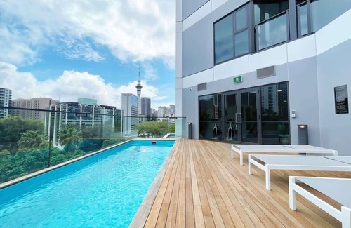 Newton Apartamento | Luxury Central Parkside Living vs Aircon Pool Gym