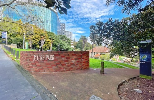 Newton Apartamento | Luxury Central Parkside Living vs Aircon Pool Gym