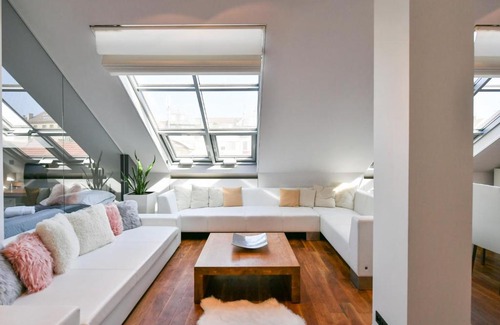Nove Mesto Apartamento | LUXURY CENTRAL PENTHOUSE WITH SAUNA, TERRACE, 250m2, 5BDRM, 3BTHRM