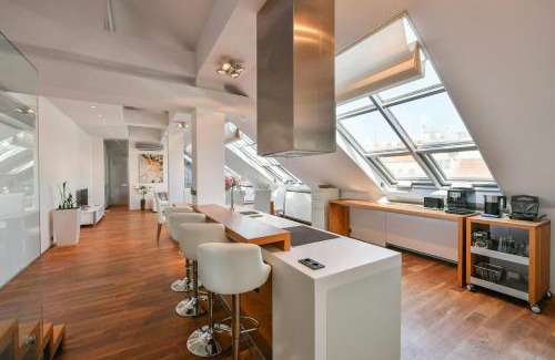 Nove Mesto Apartamento | LUXURY CENTRAL PENTHOUSE WITH SAUNA, TERRACE, 250m2, 5BDRM, 3BTHRM