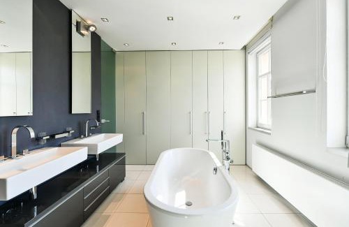 Nove Mesto Apartamento | LUXURY CENTRAL PENTHOUSE WITH SAUNA, TERRACE, 250m2, 5BDRM, 3BTHRM