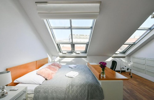 Nove Mesto Apartamento | LUXURY CENTRAL PENTHOUSE WITH SAUNA, TERRACE, 250m2, 5BDRM, 3BTHRM
