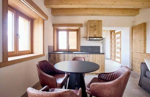 Civenna Apartamento | Chalet de lujo Apartamento 'Baita Treeb Tramontana' con vistas al lago, terraza privada y Wi-Fi