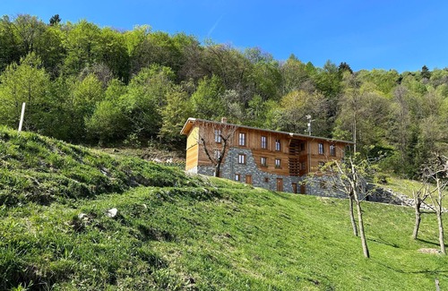 Civenna Apartamento | Chalet de lujo Apartamento 'Baita Treeb Tivano' con vistas al lago, jardín compartido y Wi-Fi