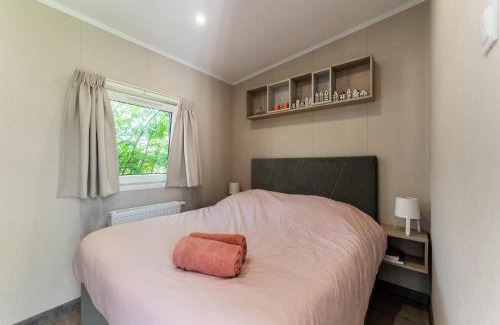 Goedereede Casa | Luxury chalet near Ouddorp with garden, cleaning included