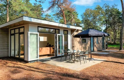Municipality of Hellendoorn Chalet De Esquí | Luxury chalet with hot tub in wooded area of the Sallandse Heuvelrug