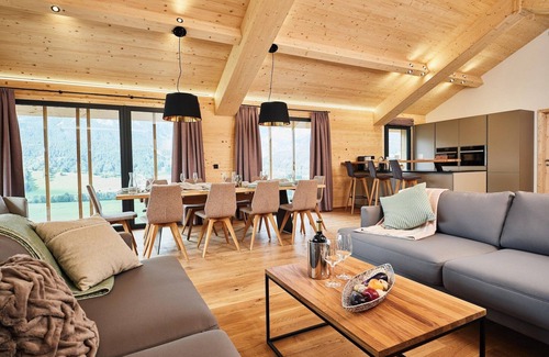 Haus im Ennstal Chalet De Esquí | Chalet de lujo con piscina junto al telesilla