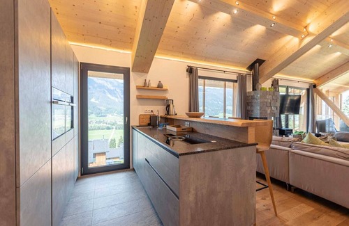 Haus im Ennstal Chalet De Esquí | Chalet de lujo con piscina junto al telesilla