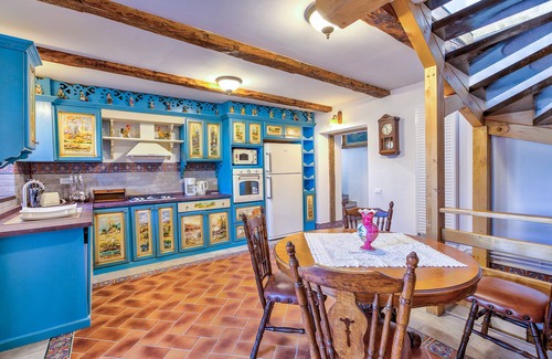 Vladeni Chalet De Esquí | Luxury Chalet with private swimmingpool located in residential Saxon area