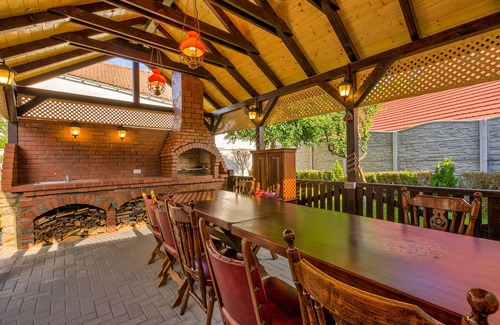 Vladeni Chalet De Esquí | Luxury Chalet with private swimmingpool located in residential Saxon area