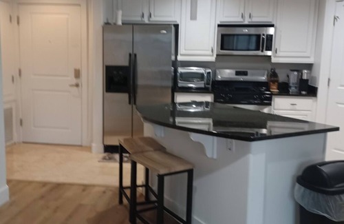 Tempe Condominio | Luxury Charming 2-bedroom condo in Tempe Town Lake , pool, gym, car garage WiFi
