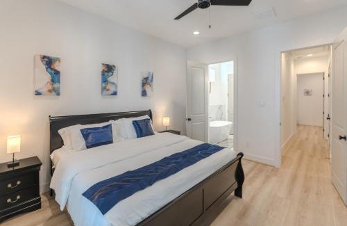 South Central Houston Casa | Luxury Charming 3BR 3Bath Free Wi-FI 8 Guests, Gated Home, Houston Downtown