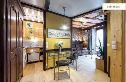 Annecy Old Town Apartamento | Apartamento de lujo con encanto 4 * con balcón en el casco antiguo de Annecy
