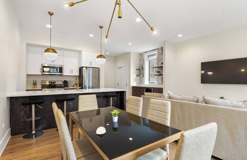 Wicker Park Apartamento | Luxury Chicago 2 Story Condo: 10 Mins to Downtown