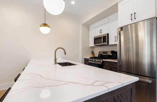 Wicker Park Apartamento | Luxury Chicago 2 Story Condo: 10 Mins to Downtown