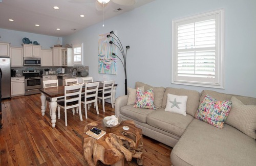 Atlantic Beach Casa | Luxury Clean House Sleeps 7, Steps from Ocean, Atlantic Beach, Pool, Restaurants