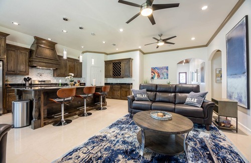 South Dallas - Fair Park Casa | LUXURY CLEAN in Fair Park nr Deep Ellum/Conv Ctr /Bishop Arts/Uptown/Dos Equis