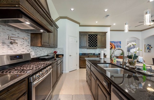 South Dallas - Fair Park Casa | LUXURY CLEAN in Fair Park nr Deep Ellum/Conv Ctr /Bishop Arts/Uptown/Dos Equis