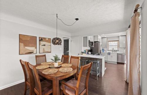 Parma Heights Casa | Luxury Cleveland Home with Fitness Equipment and Yard